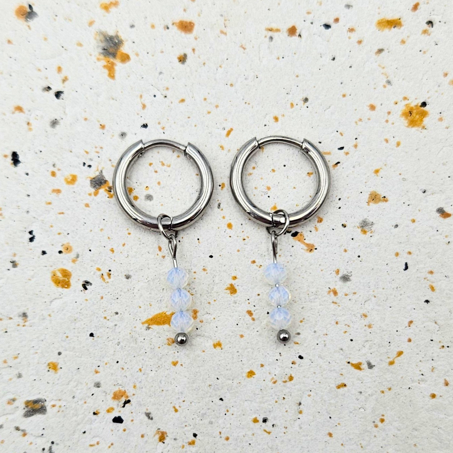 Oorbellen gemaakt van stainless steel met facetgeslepen opaliet