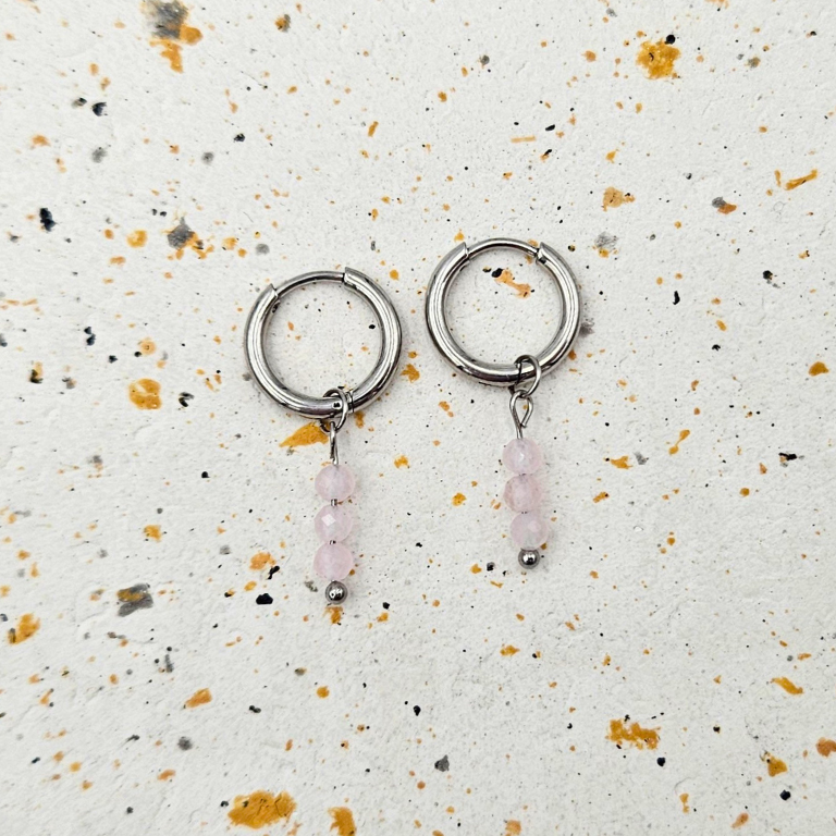 Oorbellen gemaakt van stainless steel met facetgeslepen rozenkwarts