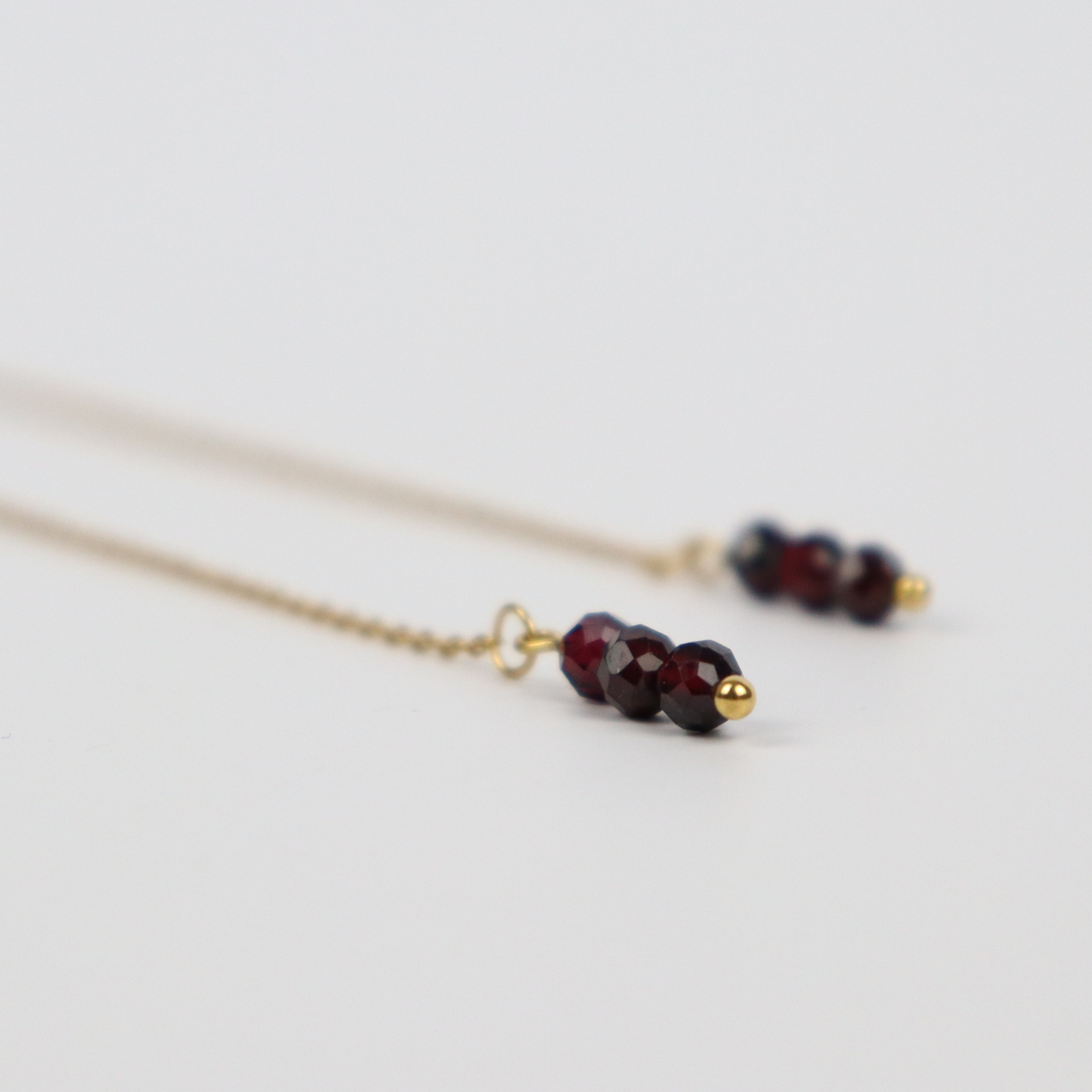 Threader earrings garnet gold
