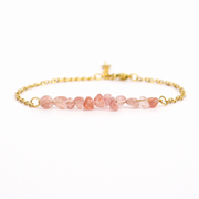 Armband van goldplated stainless steel met aardbeienkwarts split