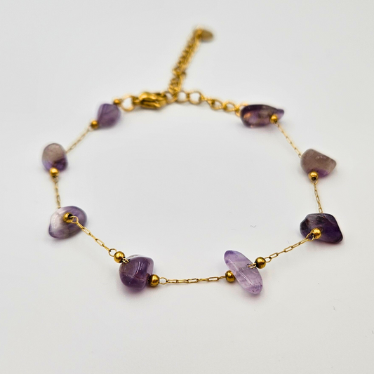 Armband van goldplated stainless steel met amethist edelsteen chunks