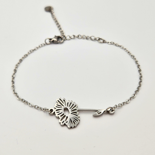 Armband gemaakt van stainless steel met geboortebloem van april: het madeliefje