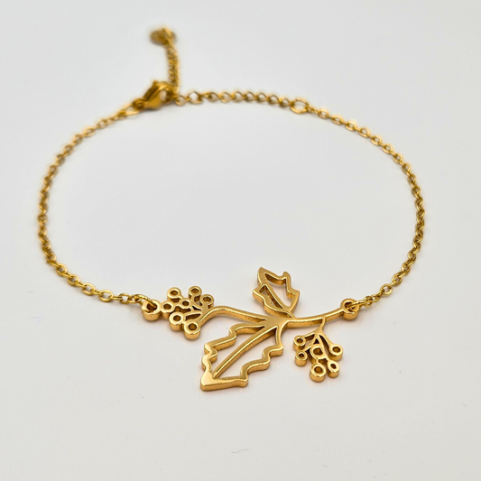 Armband van goldplated stainless steel met geboortebloem van december: de hulst