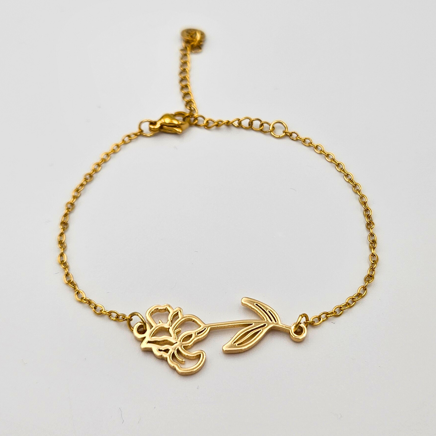 Armband van goldplated stainless steel met geboortebloem van februari: de iris