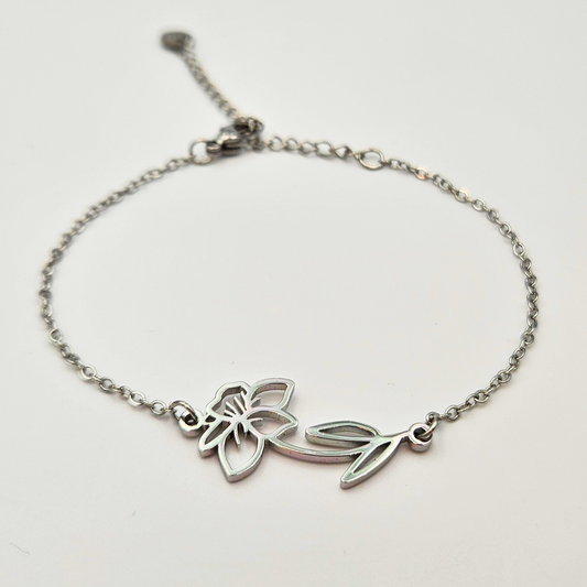 Armband gemaakt van stainless steel met geboortebloem van maart: de narcis