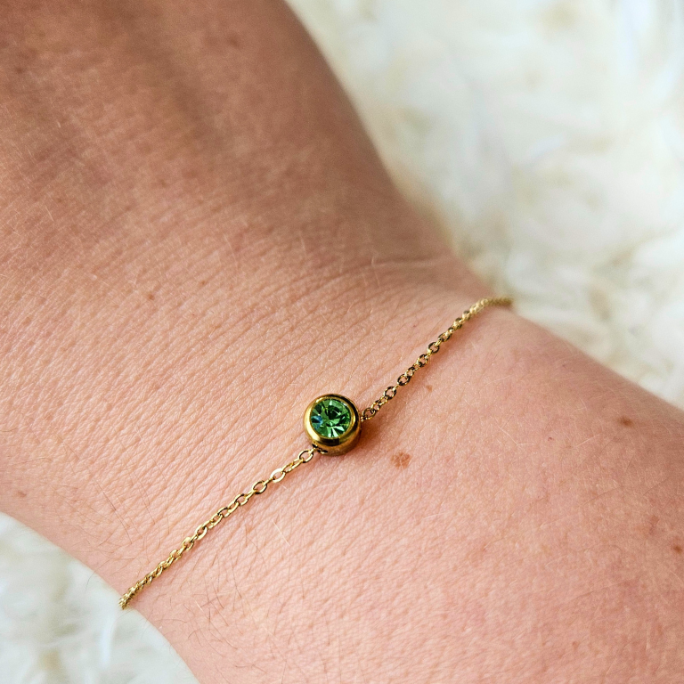 Armband van goldplated stainless steel met geboortesteen van augustus: peridot