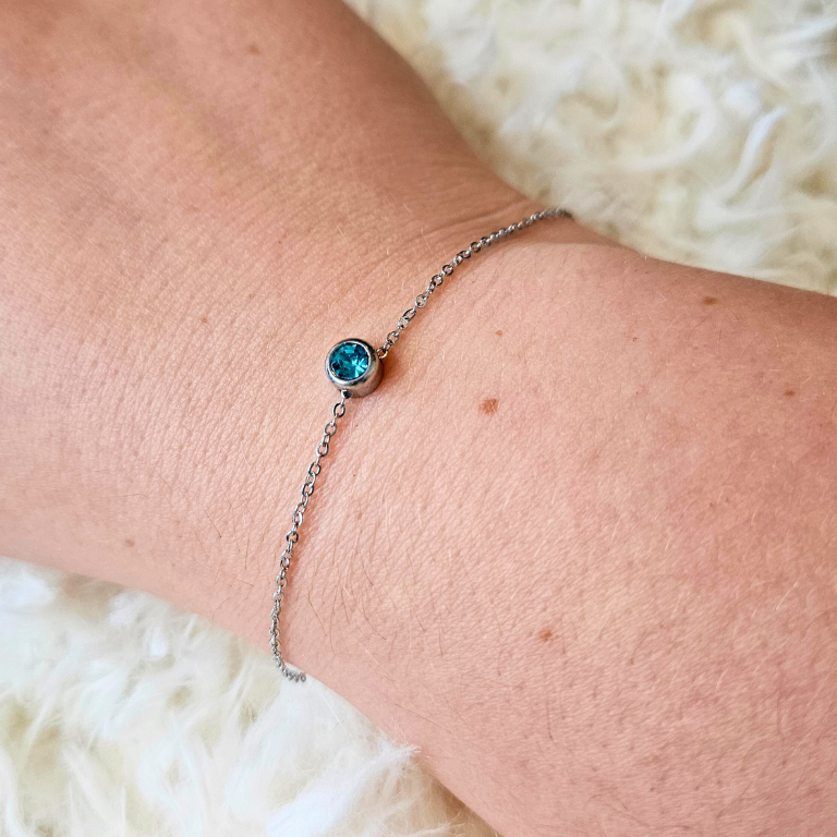Armband gemaakt van stainless steel met geboortesteen van december: topaas