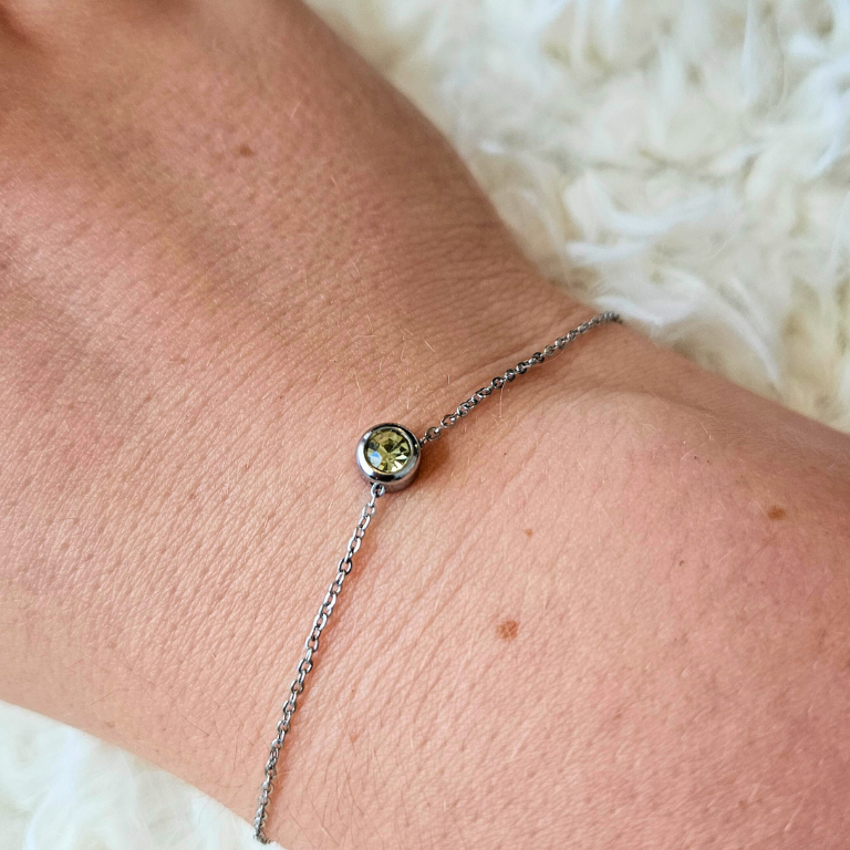 Armband gemaakt van stainless steel met geboortesteen van november: citrien
