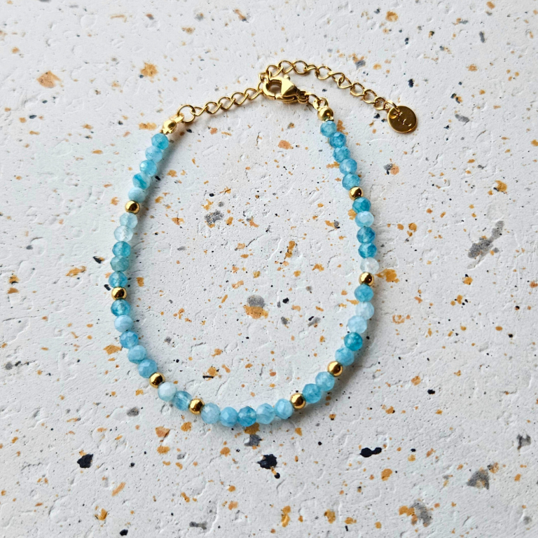 Armband van facetgeslepen chalcedoon afgewerkt met goldplated stainless steel