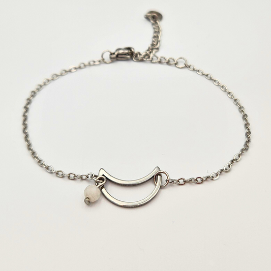 Armband van zilverkleurig stainless steel met maan bedel en maansteen