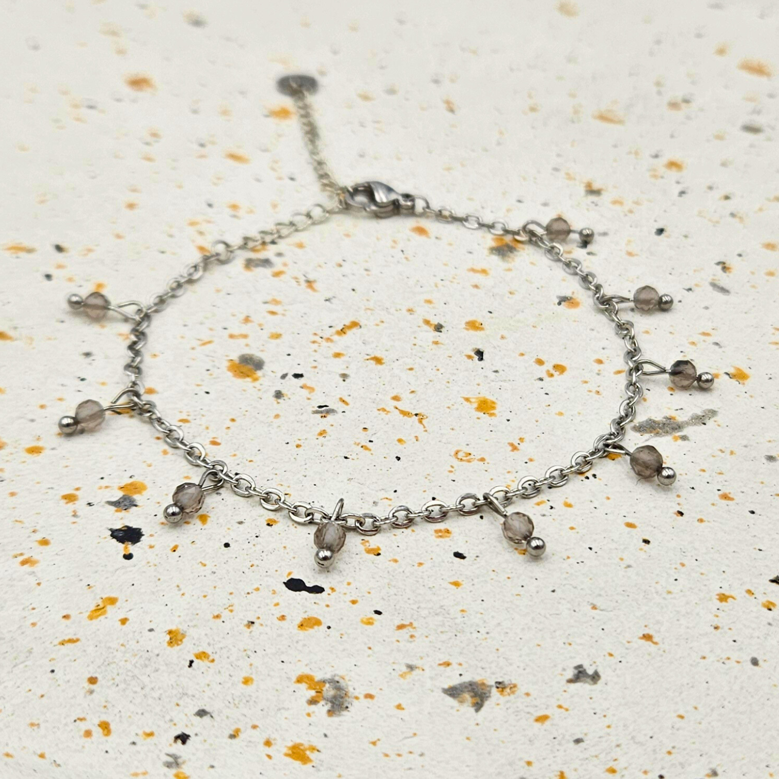 Armband gemaakt van stainless steel met facetgeslepen rookkwarts edelsteentjes