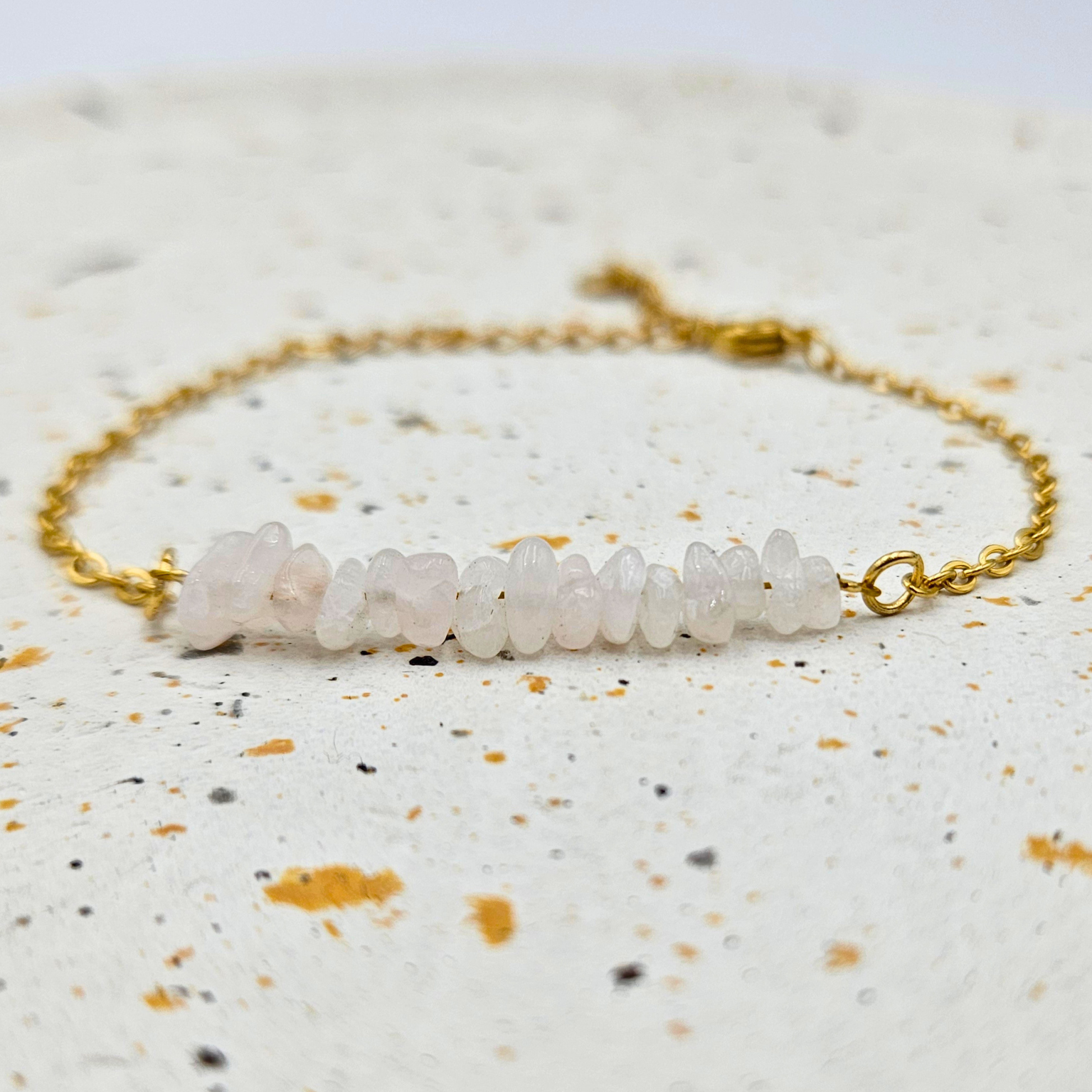 Armband van goldplated stainless steel met rozenkwarts split