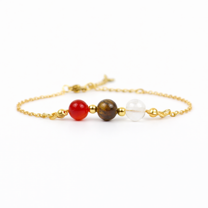 Armband van goldplated stainless steel met de 3 edelstenen die passen bij sterrenbeeld leeuw: carneool, tijgeroog en bergkristal