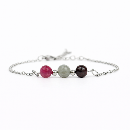 Armband van stainless steel met de 3 edelstenen die passen bij het sterrenbeeld schorpioen: toermalijn, labradoriet en granaat