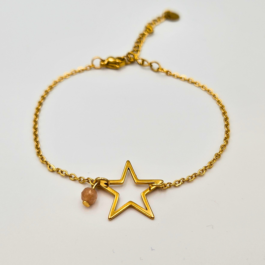 Armband van goldplated stainless steel met ster bedel en zonnesteen
