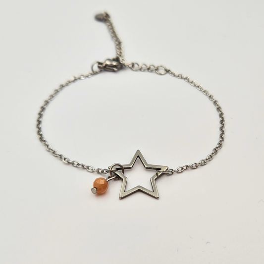 Armband van zilverkleurig stainless steel met ster bedel en zonnesteen