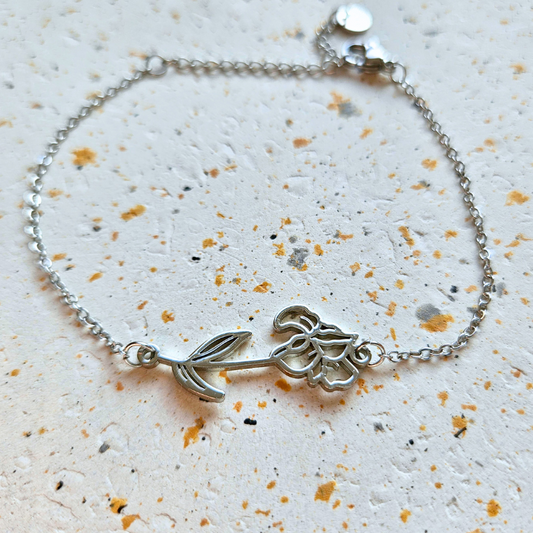 Armband gemaakt van stainless steel met geboortebloem van februari: de iris
