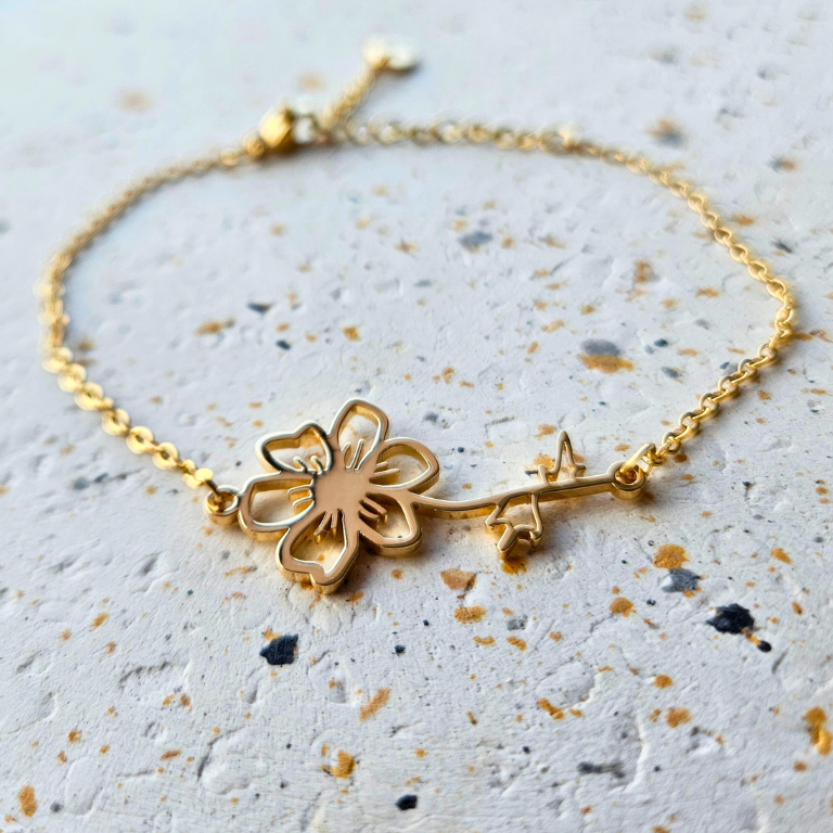 Armband van goldplated stainless steel met geboortebloem van oktober: de cosmea