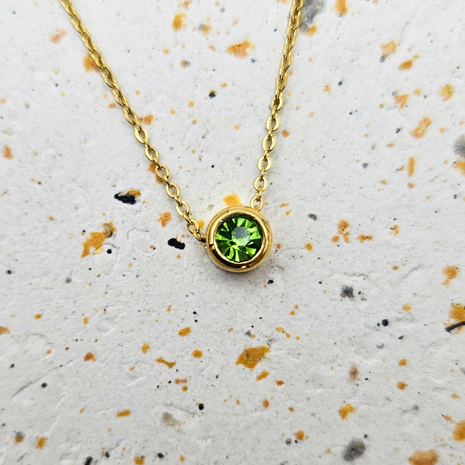 Ketting van goldplated stainless steel met geboortesteen van augustus: peridot
