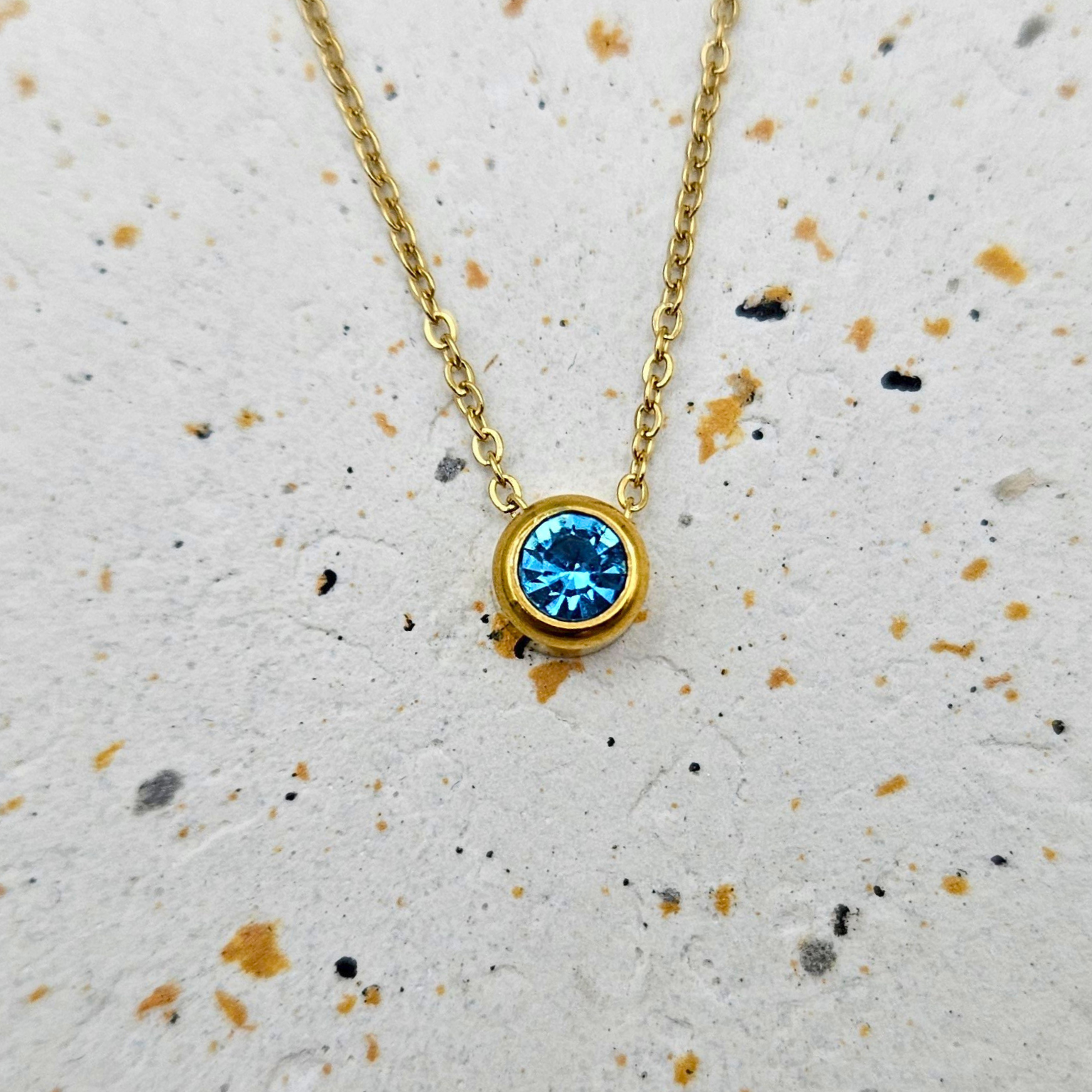 Ketting van goldplated stainless steel met geboortesteen van december: topaas