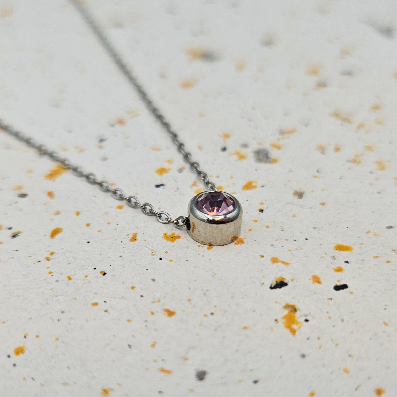 Ketting gemaakt van stainless steel met geboortesteen van oktober: toermalijn