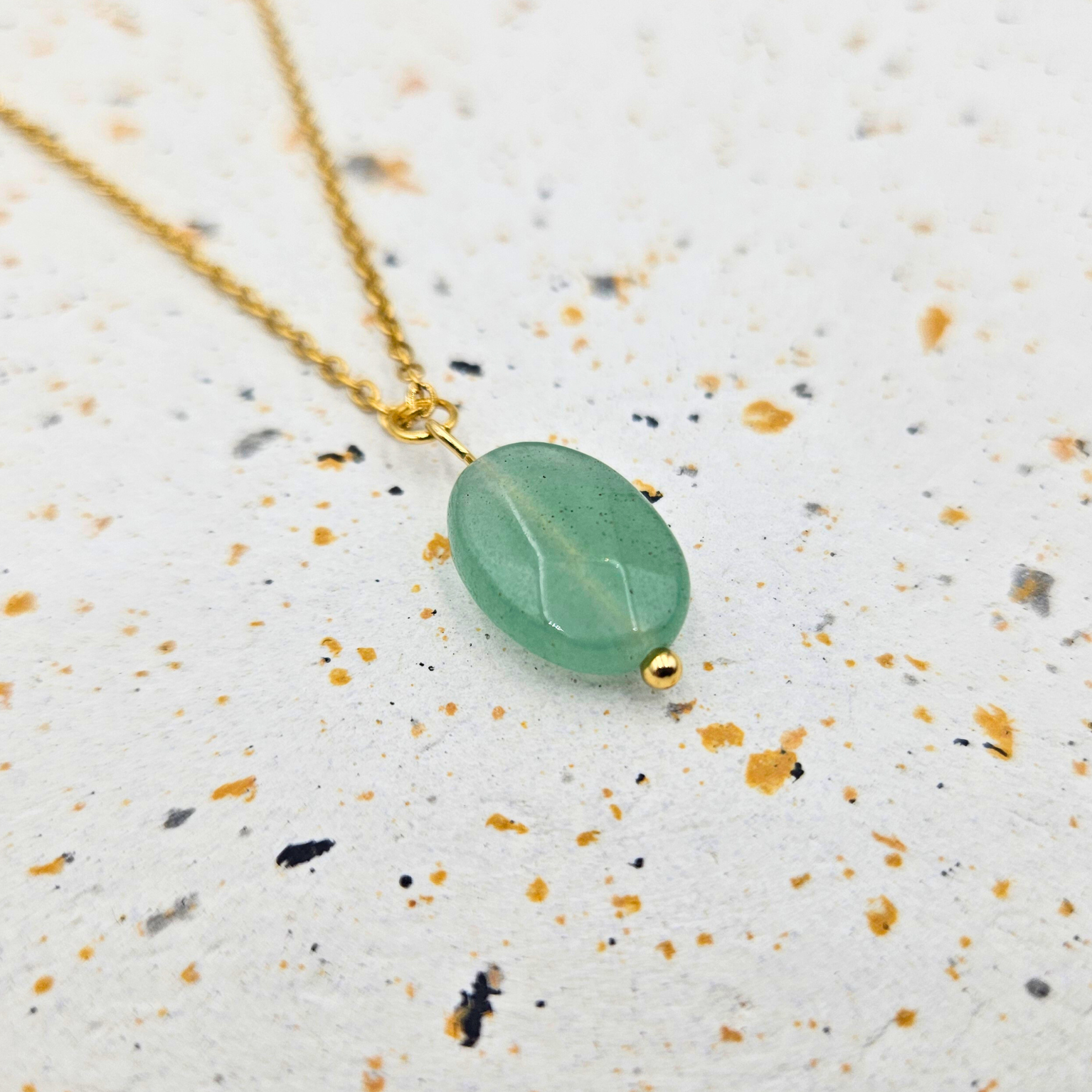 Ketting van goldplated stainless steel met aventurijn hanger