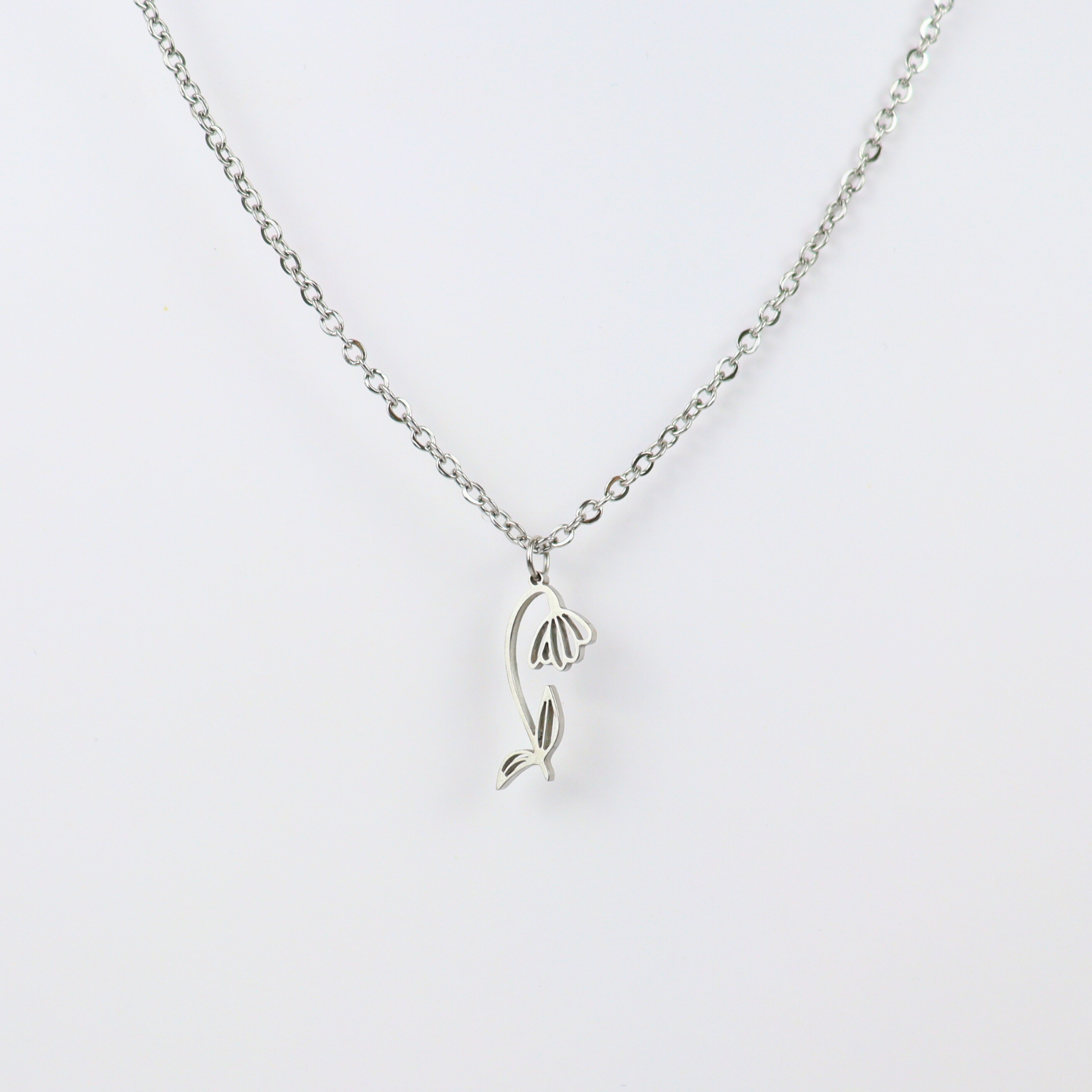 Ketting gemaakt van stainless steel met geboortebloem van januari: het sneeuwklokje