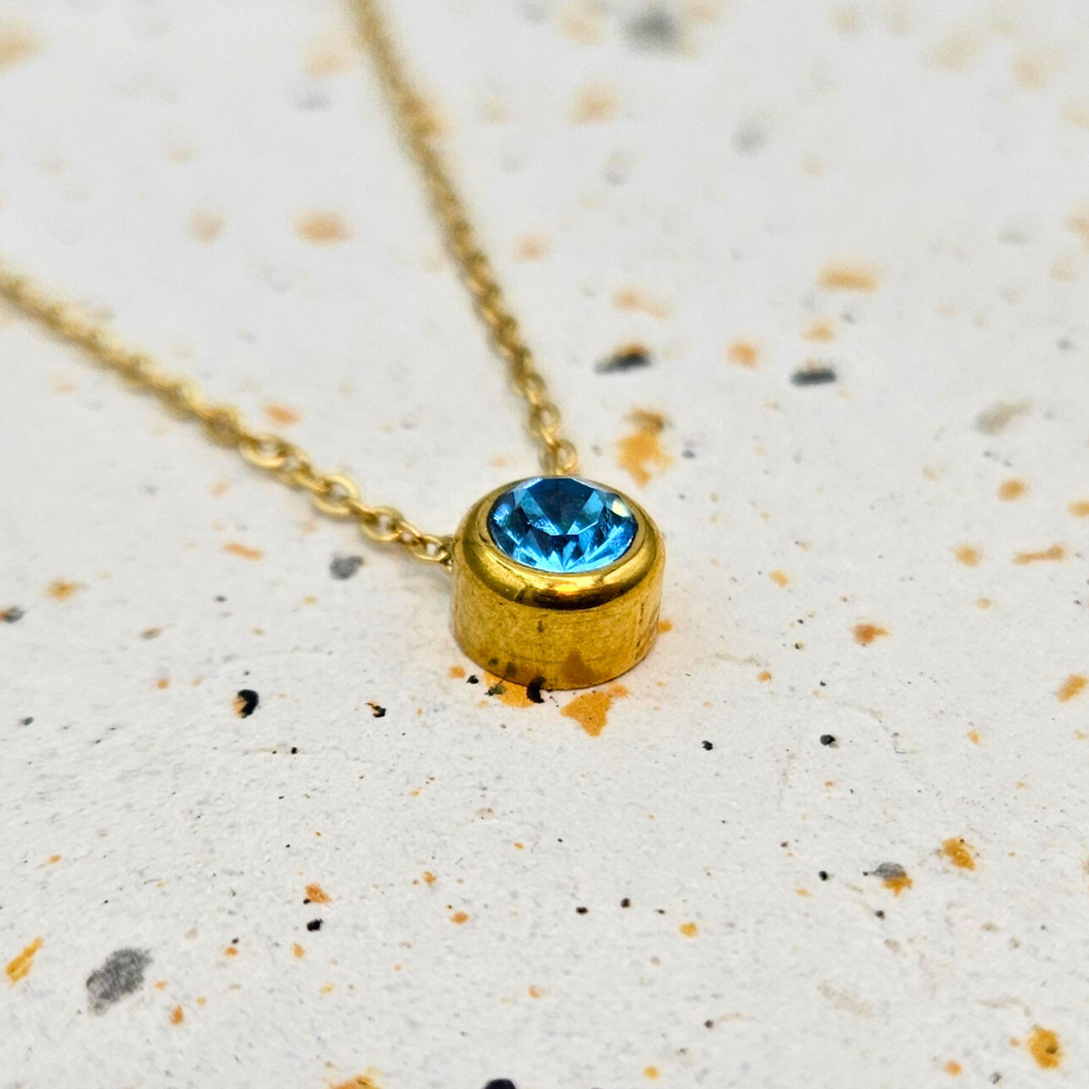Ketting van goldplated stainless steel met geboortesteen van december: topaas