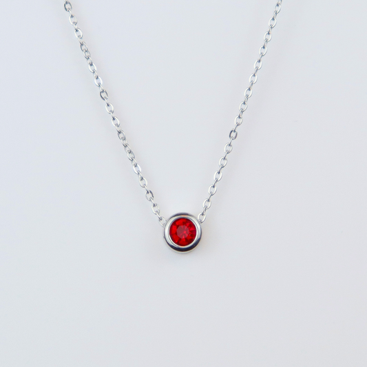 Ketting gemaakt van stainless steel met geboortesteen van januari: granaat