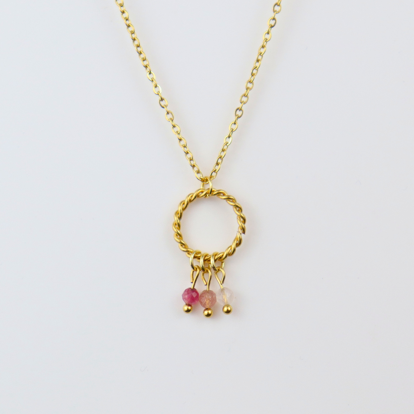 Ketting van goldplated stainless steel met rozenkwarts, aardbeienkwarts en toermalijn