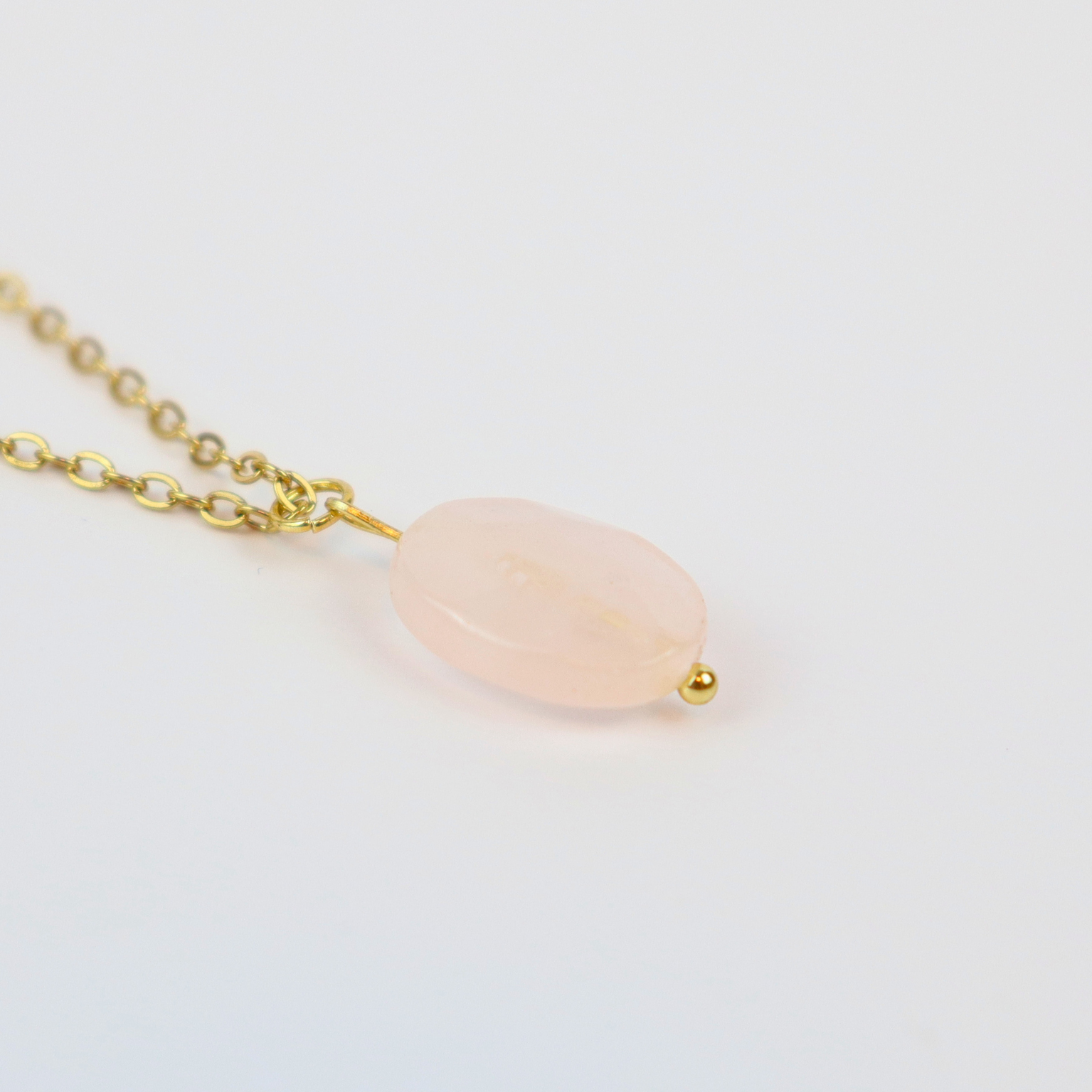 Ketting van goldplated stainless steel met rozenkwarts hanger