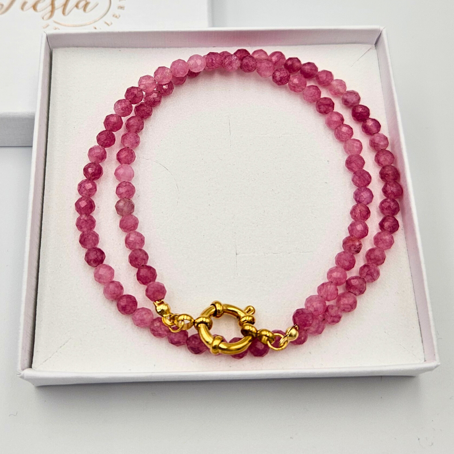Ketting van facetgeslepen toermalijn afgewerkt met een boeisluiting van goldplated stainless steel