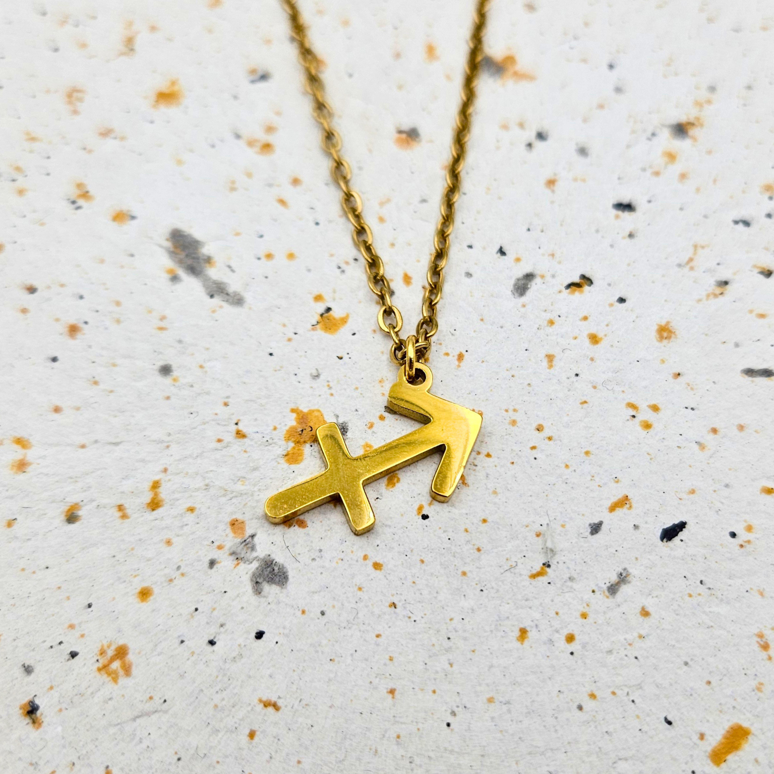 Ketting van goldplated stainless steel met sterrenbeeld boogschutter