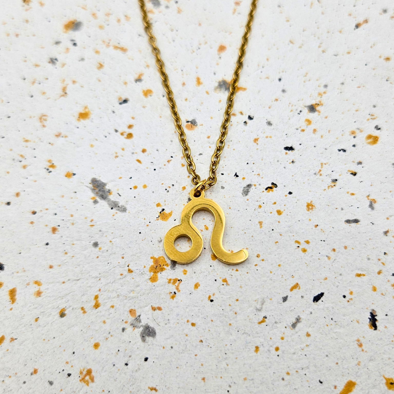 Ketting van goldplated stainless steel met sterrenbeeld leeuw