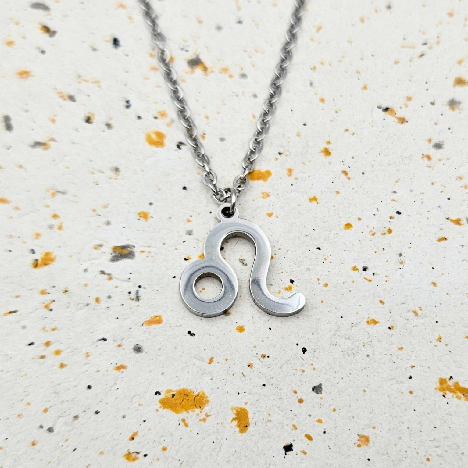 Ketting gemaakt van stainless steel met sterrenbeeld leeuw