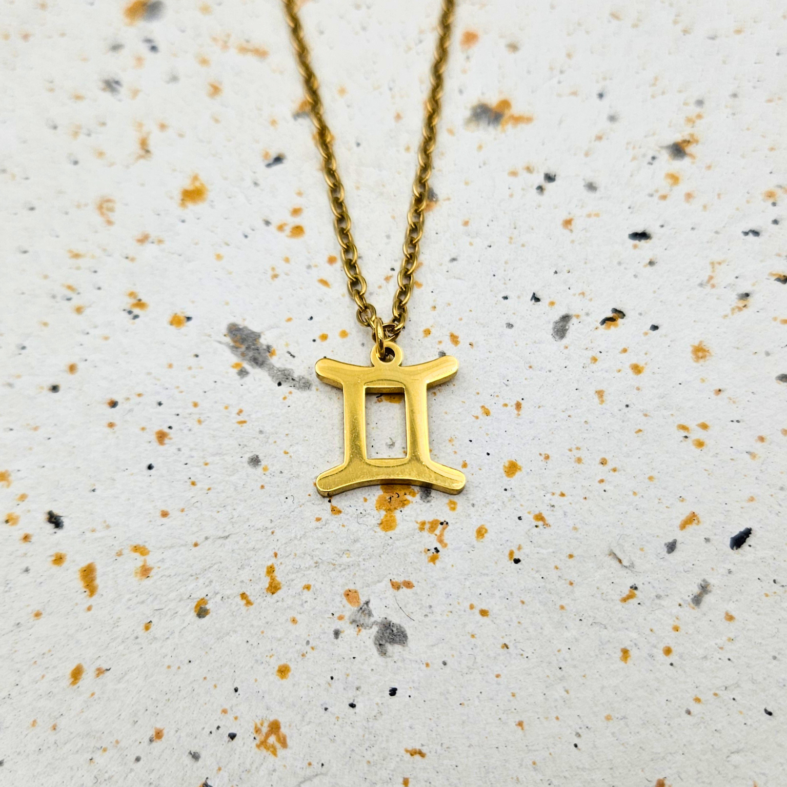 Ketting van goldplated stainless steel met sterrenbeeld tweelingen