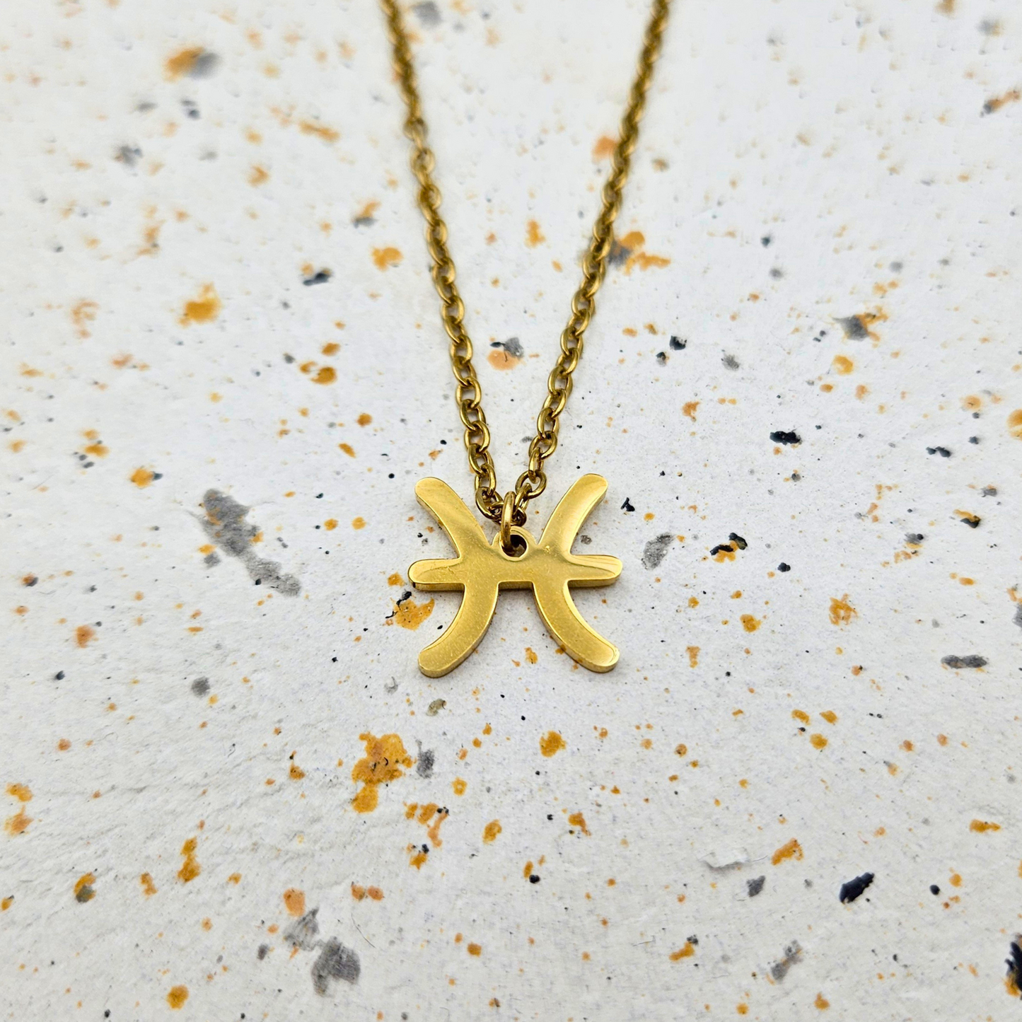 Ketting van goldplated stainless steel met sterrenbeeld vissen
