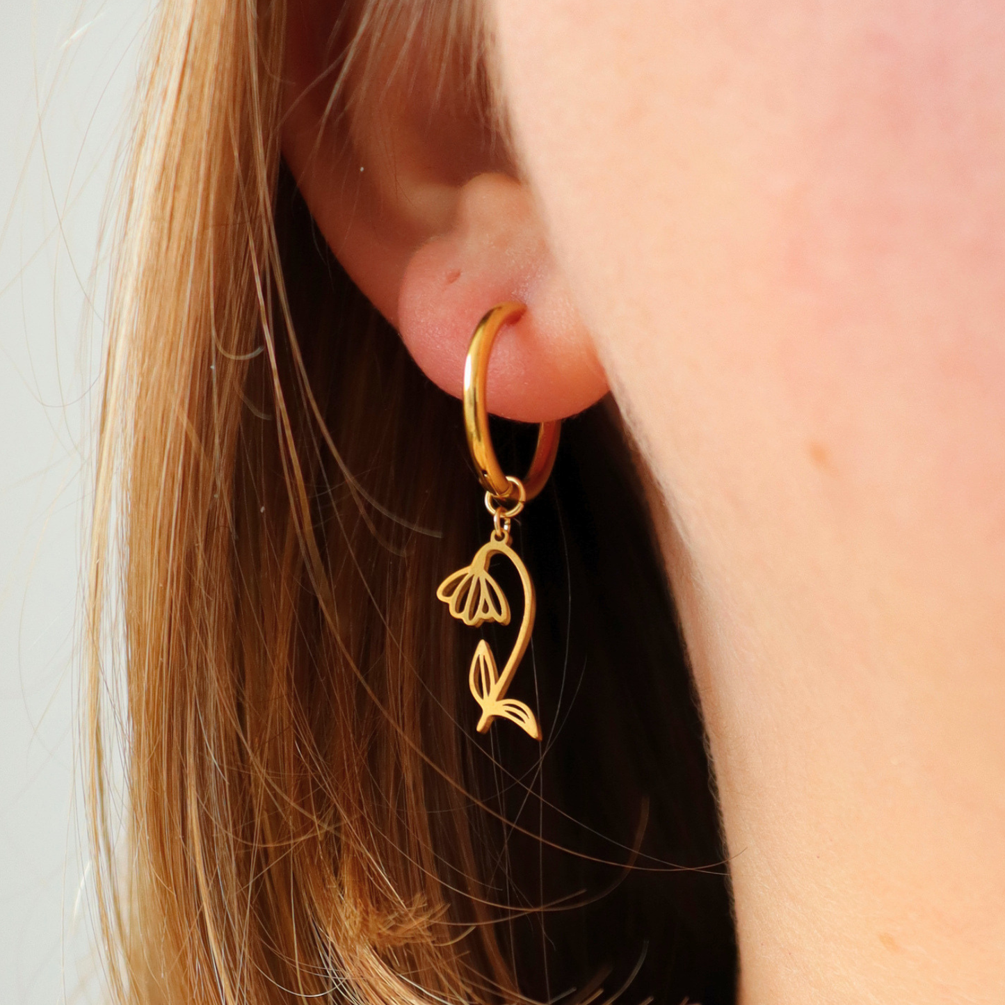 Birth flower earrings January gold