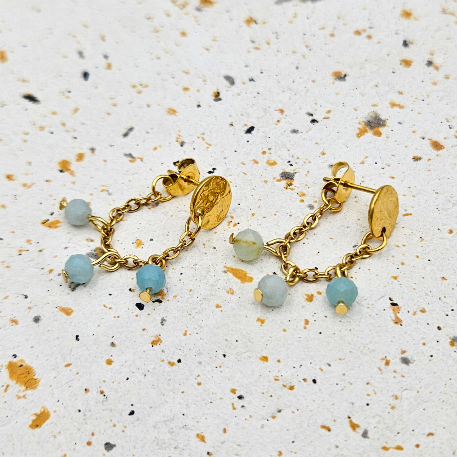 Oorbellen van goldplated stainless steel met facetgeslepen amazoniet
