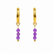 Oorbellen van goldplated stainless steel met kleine hanger van facetgeslepen amethist