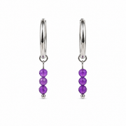 Oorbellen gemaakt van stainless steel met kleine hanger van facetgeslepen amethist