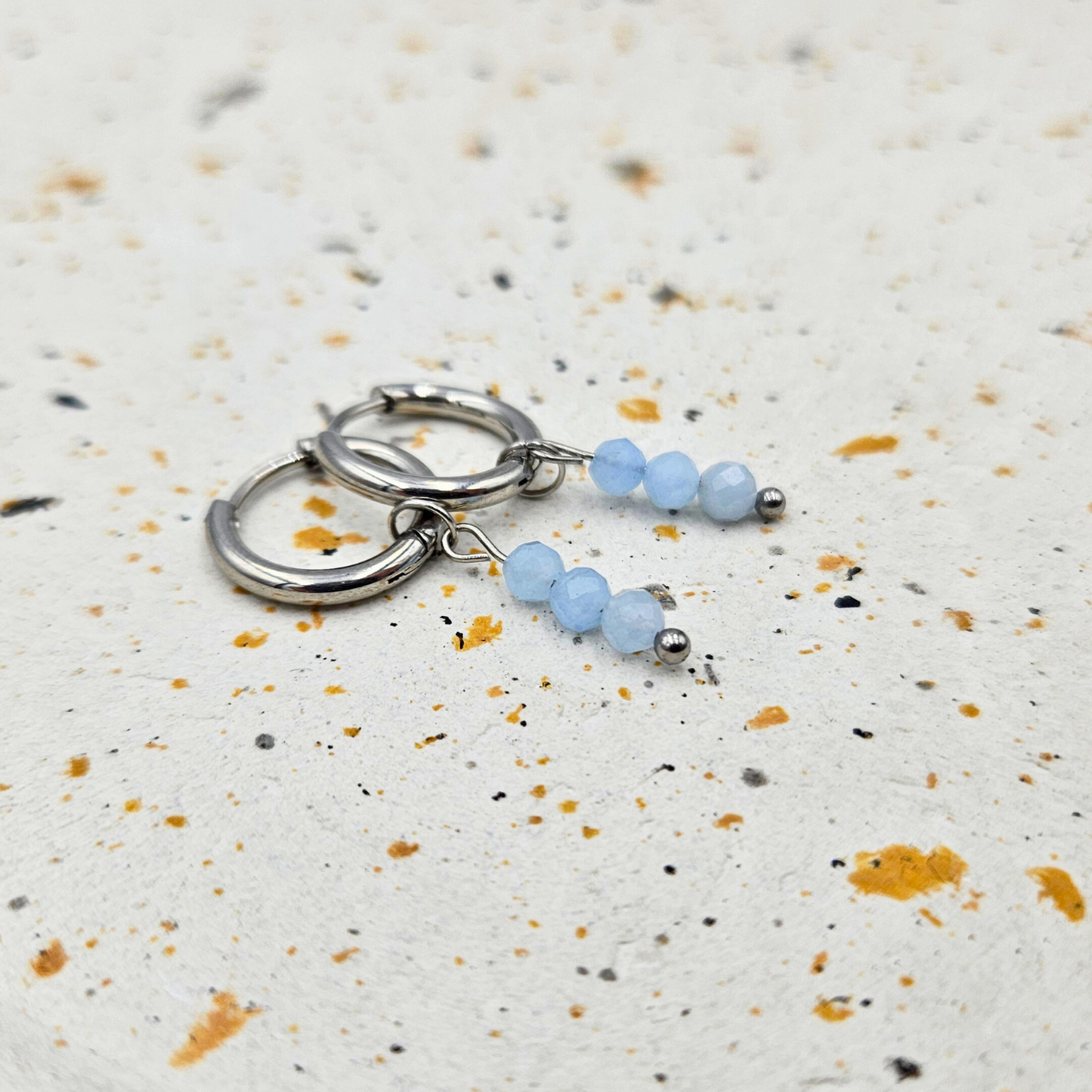 Oorbellen gemaakt van stainless steel met facetgeslepen aquamarijn