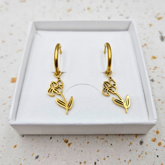 Oorbellen van goldplated stainless steel met geboortebloem van februari: de iris