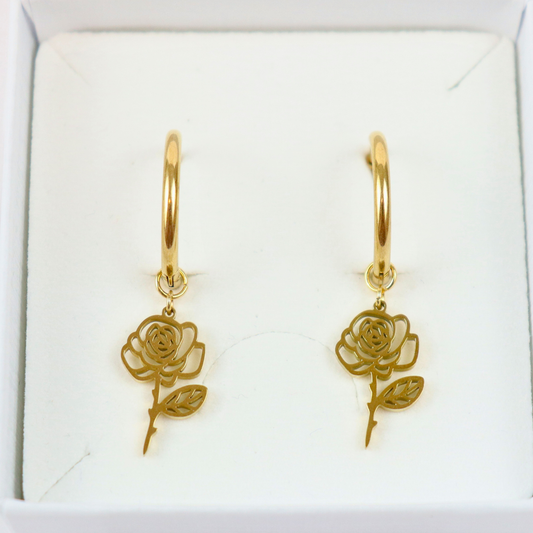Oorbellen van goldplated stainless steel met geboortebloem van juni: de roos