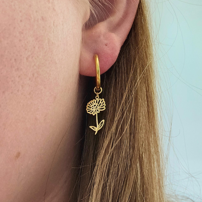 Oorbellen van goldplated stainless steel met geboortebloem van november: de chrysant