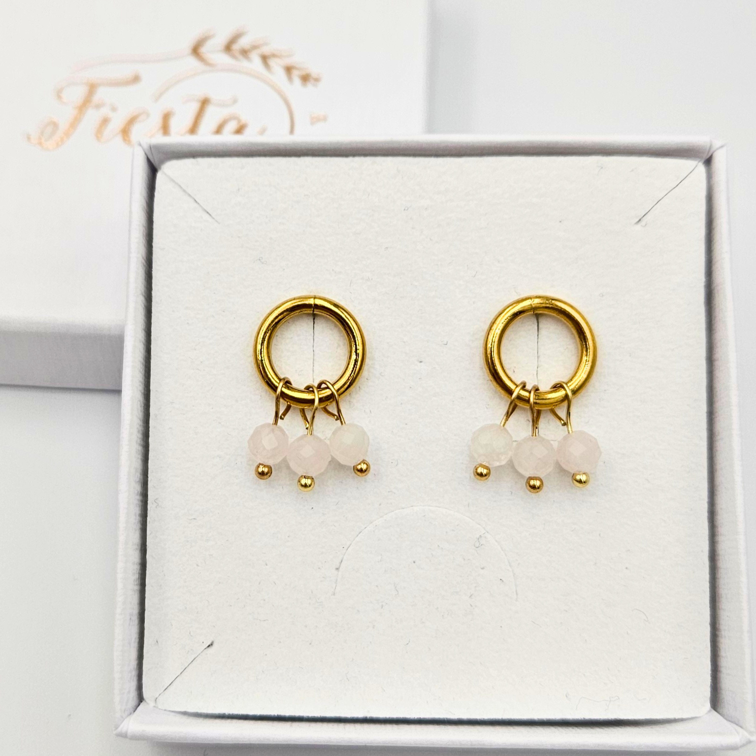 Oorbellen van goldplated stainless steel met facetgeslepen rozenkwarts steentjes