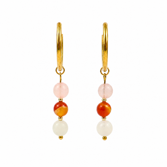 Oorbellen van goldplated stainless steel met de 3 edelstenen die passen bij sterrenbeeld kreeft: carneool, rozenkwarts en maansteen