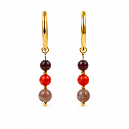 Oorbellen van goldplated stainless steel met de 3 edelstenen die passen bij sterrenbeeld ram: carneool, granaat en agaat
