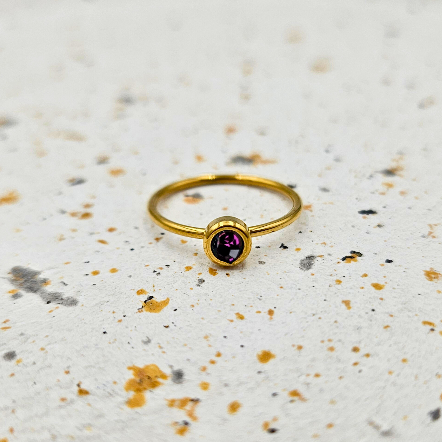 Ring van goldplated stainless steel met geboortesteen van juni: amethist