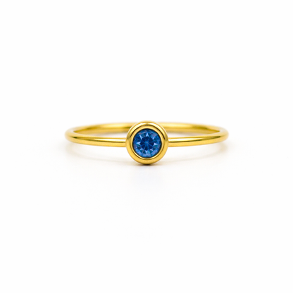 Ring van goldplated stainless steel met geboortesteen van maart: aquamarijn